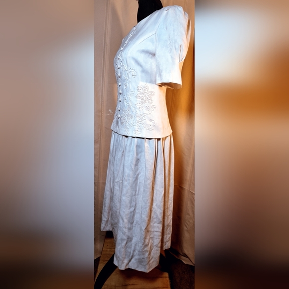 Vintage KARIN STEVENS Dress in a Delicate Pink With Embroidery and Bead Accents - Picture 3 of 8